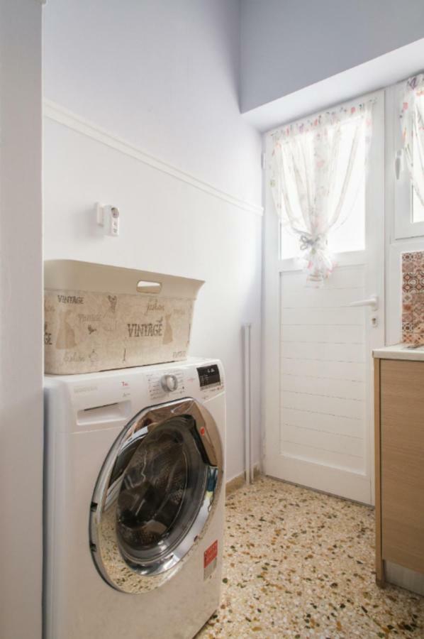 Live Like A Local, Next To Acropolis! *