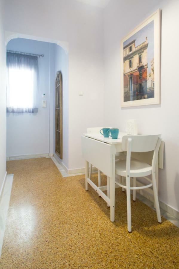 Live Like A Local, Next To Acropolis! *